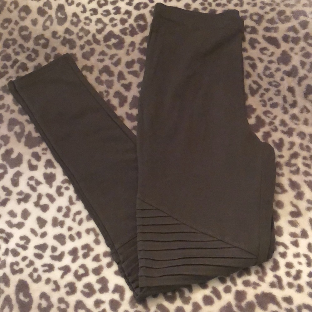 Zenana Premium Moto Leggings Dark Green Size Medium - Picture 8 of 17